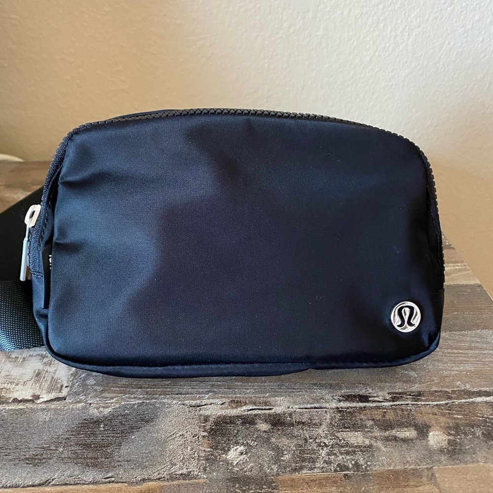 Lululemon black belt bag